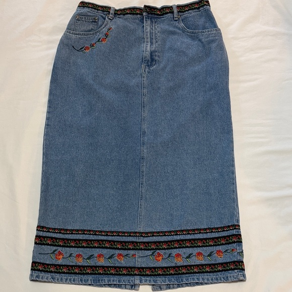 bill blass Dresses & Skirts - Bill Blass Blue Maxi Denim Skirt with Embroidered Floral Accents size 14 Vintage